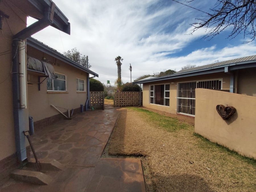7 Bedroom Property for Sale in Kuruman Northern Cape